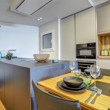 Apartman Paradise By Hello Homes